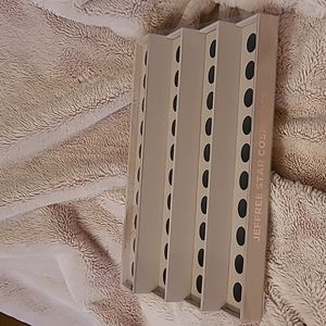 Jeffree star lipstick stand